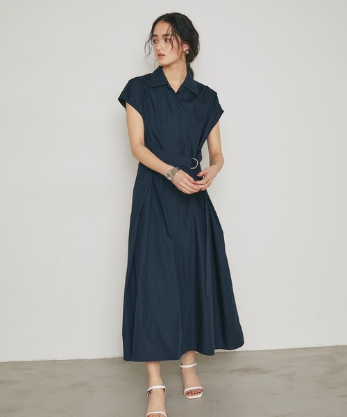 ARVELLIA(アルベリア)の「TUCK BELT SHIRT DRESS(ワンピース・レディース・ベージュ/ネイビー・M)」の3枚目の写真