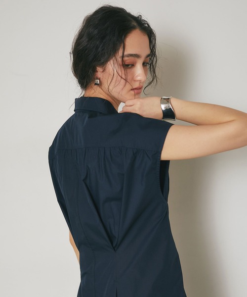 ARVELLIA(アルベリア)の「TUCK BELT SHIRT DRESS(ワンピース・レディース・ベージュ/ネイビー・M)」の5枚目の写真