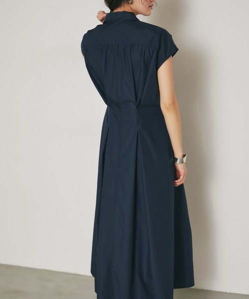 ARVELLIA(アルベリア)の「TUCK BELT SHIRT DRESS(ワンピース・レディース・ベージュ/ネイビー・M)」の6枚目の写真