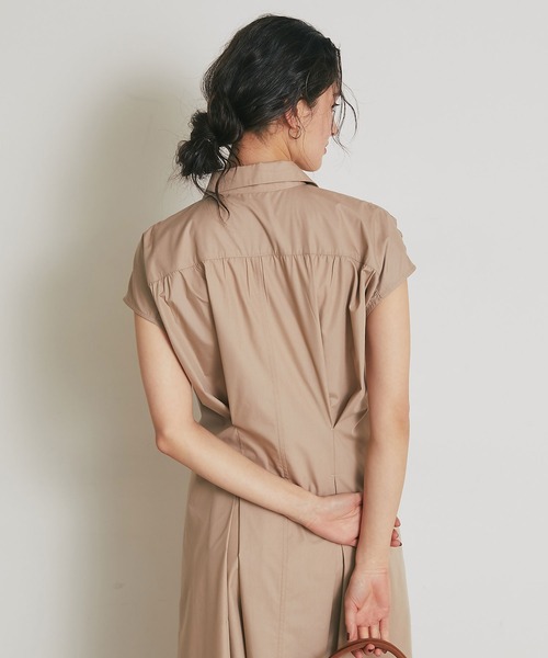 ARVELLIA(アルベリア)の「TUCK BELT SHIRT DRESS(ワンピース・レディース・ベージュ/ネイビー・M)」の10枚目の写真