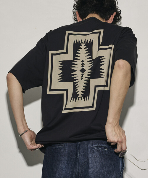 PENDLETON（ペンドルトン）の「PENDLETON/ペンドルトン 別注 バックプリント クルーネックTシャツ（Tシャツ/カットソー・メンズ・ブラック/オフホワイト/オリーブ・SMALL/MEDIUM/LARGE）」の3枚目の写真