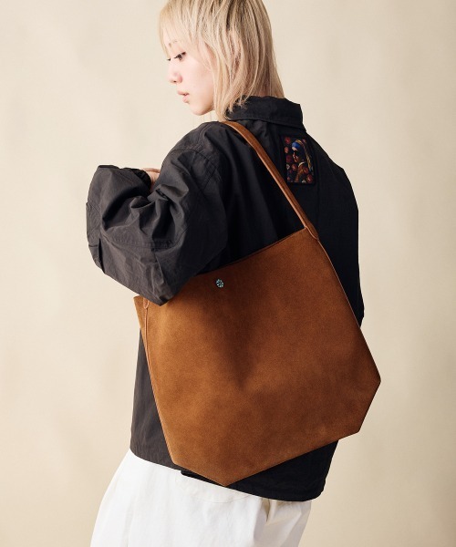 rehacer(レアセル)の「rehacer : Leather One Shoulder Bag / レザー ワンショルダー バッグ(ショルダーバッグ・レディース・キャメル/ブラック・FREE)」の3枚目の写真