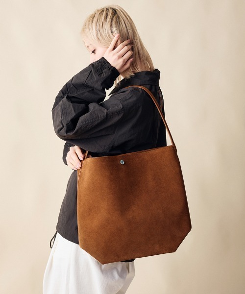 rehacer(レアセル)の「rehacer : Leather One Shoulder Bag / レザー ワンショルダー バッグ(ショルダーバッグ・レディース・キャメル/ブラック・FREE)」の4枚目の写真