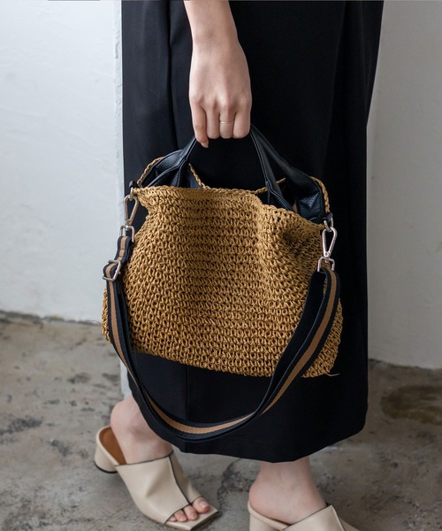 VitaFelice（ヴィータフェリーチェ）の「くったり編みペーパーブレード2WAYかごトートバッグ ラインショルダーベルト付き 【500mlペットボトル収納可】（かごバッグ・レディース・キャメル/チャコール/グレー・FREE）」の3枚目の写真