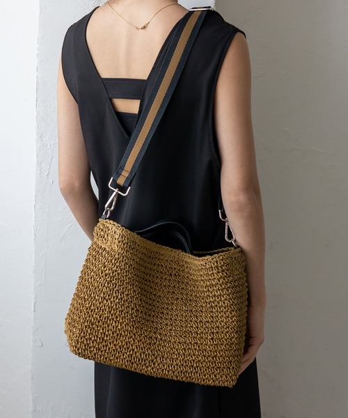 VitaFelice（ヴィータフェリーチェ）の「くったり編みペーパーブレード2WAYかごトートバッグ ラインショルダーベルト付き 【500mlペットボトル収納可】（かごバッグ・レディース・キャメル/チャコール/グレー・FREE）」の12枚目の写真