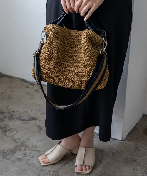 VitaFelice（ヴィータフェリーチェ）の「くったり編みペーパーブレード2WAYかごトートバッグ ラインショルダーベルト付き 【500mlペットボトル収納可】（かごバッグ・レディース・キャメル/チャコール/グレー・FREE）」の11枚目の写真