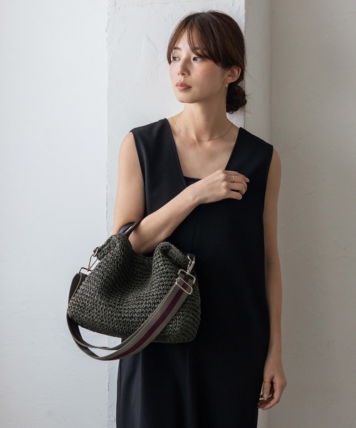 VitaFelice（ヴィータフェリーチェ）の「くったり編みペーパーブレード2WAYかごトートバッグ ラインショルダーベルト付き 【500mlペットボトル収納可】（かごバッグ・レディース・キャメル/チャコール/グレー・FREE）」の6枚目の写真