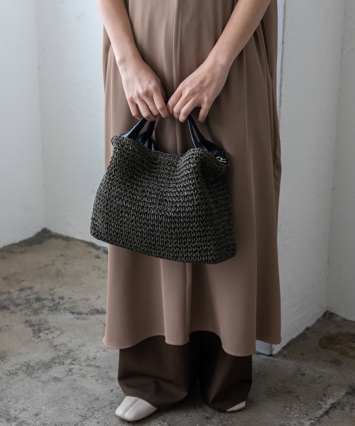 VitaFelice（ヴィータフェリーチェ）の「くったり編みペーパーブレード2WAYかごトートバッグ ラインショルダーベルト付き 【500mlペットボトル収納可】（かごバッグ・レディース・キャメル/チャコール/グレー・FREE）」の15枚目の写真