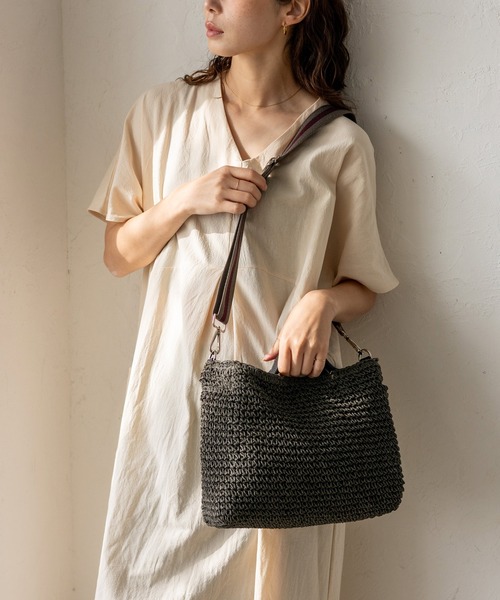 VitaFelice（ヴィータフェリーチェ）の「くったり編みペーパーブレード2WAYかごトートバッグ ラインショルダーベルト付き 【500mlペットボトル収納可】（かごバッグ・レディース・キャメル/チャコール/グレー・FREE）」の16枚目の写真