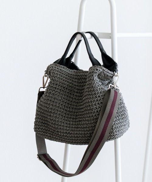 VitaFelice（ヴィータフェリーチェ）の「くったり編みペーパーブレード2WAYかごトートバッグ ラインショルダーベルト付き 【500mlペットボトル収納可】（かごバッグ・レディース・キャメル/チャコール/グレー・FREE）」の4枚目の写真