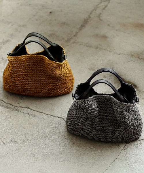 VitaFelice（ヴィータフェリーチェ）の「くったり編みペーパーブレード2WAYかごトートバッグ ラインショルダーベルト付き 【500mlペットボトル収納可】（かごバッグ・レディース・キャメル/チャコール/グレー・FREE）」の5枚目の写真