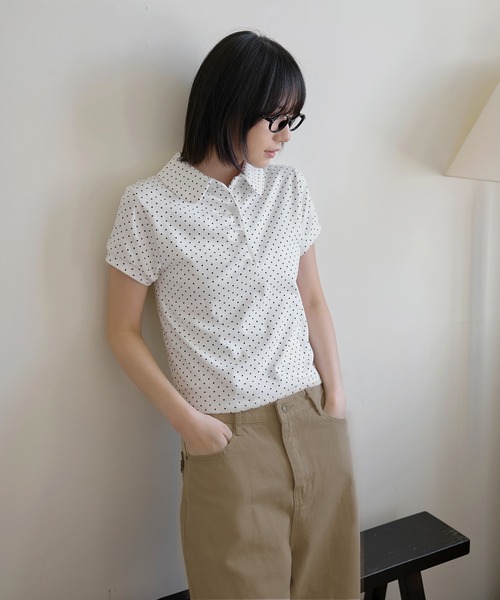 UNE MANSION(ユヌマンション)の「【UNE ORIGINAL】アンバランスボタンラブリードット丸襟ポロTシャツカットソー(シャツ/ブラウス・レディース・ブラック/アイボリー/グレー・FREE)」の22枚目の写真