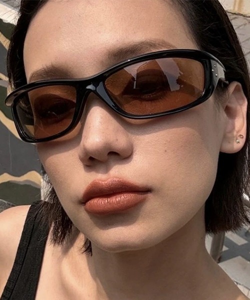 ARCHIVER（アーカイバ）の「【Bz】ラップサングラス / カラーレンズサングラス ブラックフレーム Y2K 韓国系 古着MIX トレンドアイウェア ユニセックス(DAY)（サングラス・メンズ・ブルー/ブラウン・FREE）」の5枚目の写真