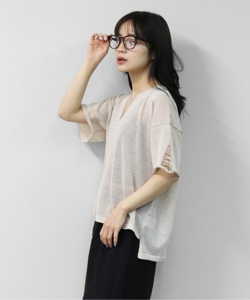 THE CELL.(ザセルドット)の「リネン混 ドライタッチシアー ダメージデザインニット LINEN-BLEND HIGH-TWIST SHEER DISTRESSED KNIT(ニット/セーター・レディース・ベージュ/ブラック/ネイビー・FREE)」の15枚目の写真
