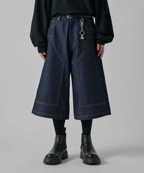 Lui's（ルイス）の「【Neucon】DOUBLE KNEE WIDE DENIM SHORTS / ダブルニーワイドデニムジョーツ（デニムパンツ・メンズ・インディゴブルー/ブラック・1/2）」の2枚目の写真
