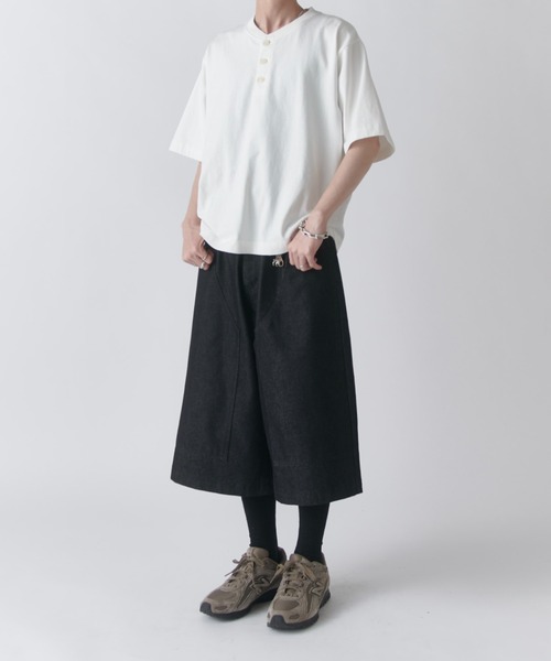 Lui's（ルイス）の「【Neucon】DOUBLE KNEE WIDE DENIM SHORTS / ダブルニーワイドデニムジョーツ（デニムパンツ・メンズ・インディゴブルー/ブラック・1/2）」の18枚目の写真