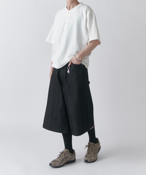 Lui's（ルイス）の「【Neucon】DOUBLE KNEE WIDE DENIM SHORTS / ダブルニーワイドデニムジョーツ（デニムパンツ・メンズ・インディゴブルー/ブラック・1/2）」の19枚目の写真