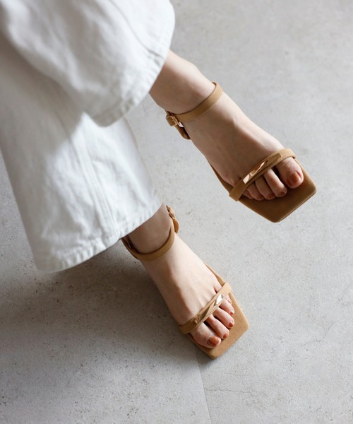 Bonjour Sagan(ボンジュールサガン)の「ゴールドバーサンダル(サンダル・レディース・ベージュ/ブラック・L/M/S)」の18枚目の写真