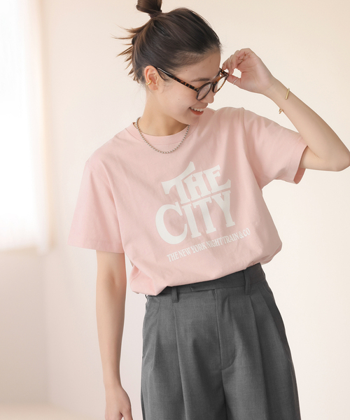 JOURNAL STANDARD relume（ジャーナルスタンダード　レリューム）の「《WEB限定追加》CITYロゴTEE（Tシャツ/カットソー・レディース・ピンク/ホワイト/ブラック系その他・FREE）」の3枚目の写真
