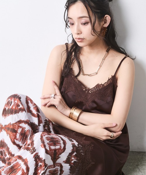 CHIC STYLE(シックスタイル)の「アシンメトリーヘムキャミソールチュニック<大きいサイズ有>シックスタイル(その他トップス・レディース・ボルドー/ブラック・M/L/LL/3L/4L/5L)」の14枚目の写真