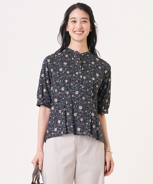 J.PRESS Ladies(J.プレス レディス)の「【一枚で着映え】LIBERTY バンドカラー ブラウス(シャツ/ブラウス・レディース・ベージュ系5/ネイビー系5・XS)」の2枚目の写真