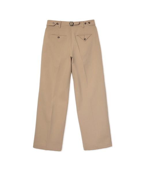 SYNQIA(シンキア)の「ヘリテージアジャスタブルツーピンタックトラウザータンベージュ(スラックス・メンズ・その他・SMALL/LARGE/MEDIUM)」の2枚目の写真