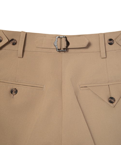 SYNQIA(シンキア)の「ヘリテージアジャスタブルツーピンタックトラウザータンベージュ(スラックス・メンズ・その他・SMALL/LARGE/MEDIUM)」の8枚目の写真