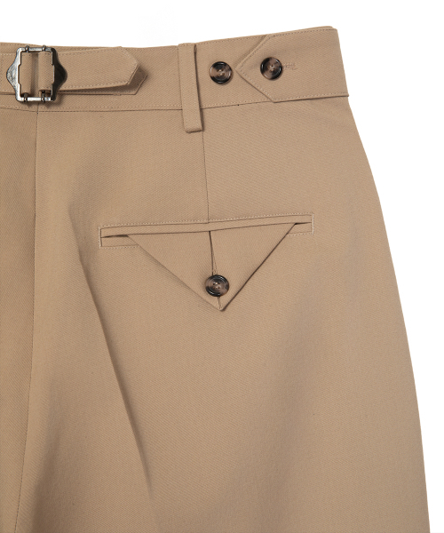 SYNQIA(シンキア)の「ヘリテージアジャスタブルツーピンタックトラウザータンベージュ(スラックス・メンズ・その他・SMALL/LARGE/MEDIUM)」の10枚目の写真