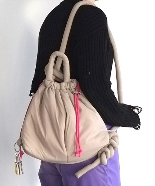 BACKYARD FAMILY(バックヤードファミリー)の「cheek チーク puff kinchaku 2WAY tote(トートバッグ・レディース・カーキ/ブラック/グレー/パープル/イエロー・FREE)」の7枚目の写真
