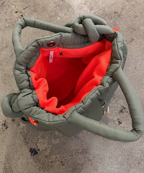 BACKYARD FAMILY(バックヤードファミリー)の「cheek チーク puff kinchaku 2WAY tote(トートバッグ・レディース・カーキ/ブラック/グレー/パープル/イエロー・FREE)」の9枚目の写真
