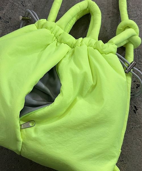 BACKYARD FAMILY(バックヤードファミリー)の「cheek チーク puff kinchaku 2WAY tote(トートバッグ・レディース・カーキ/ブラック/グレー/パープル/イエロー・FREE)」の11枚目の写真