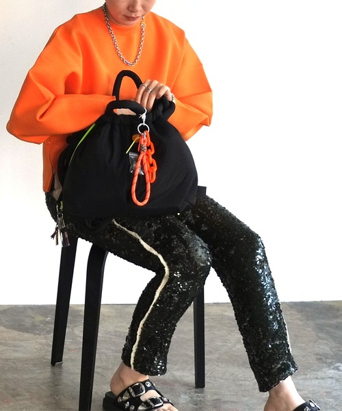 BACKYARD FAMILY(バックヤードファミリー)の「cheek チーク puff kinchaku 2WAY tote(トートバッグ・レディース・カーキ/ブラック/グレー/パープル/イエロー・FREE)」の19枚目の写真