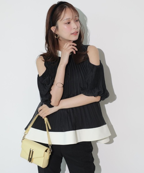 Mystrada(マイストラーダ)の「プリーツオフショルブラウス(シャツ/ブラウス・レディース・ピンク/ベージュ系その他/ブルーグレー/ブラック・36/38)」の15枚目の写真
