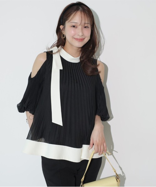 Mystrada(マイストラーダ)の「プリーツオフショルブラウス(シャツ/ブラウス・レディース・ピンク/ベージュ系その他/ブルーグレー/ブラック・36/38)」の13枚目の写真