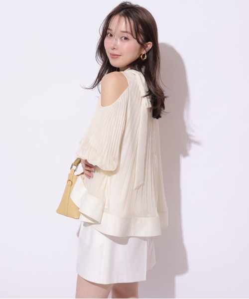 Mystrada(マイストラーダ)の「プリーツオフショルブラウス(シャツ/ブラウス・レディース・ピンク/ベージュ系その他/ブルーグレー/ブラック・36/38)」の6枚目の写真