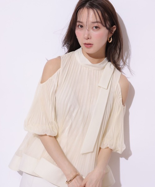 Mystrada(マイストラーダ)の「プリーツオフショルブラウス(シャツ/ブラウス・レディース・ピンク/ベージュ系その他/ブルーグレー/ブラック・36/38)」の9枚目の写真