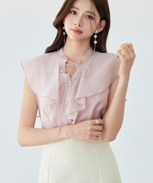 DRESS PLUS(ドレスプラス)の「大きめフリルビッグカラーブラウス(シャツ/ブラウス・レディース・ダークブラウン/ベージュ/ピンク/アイボリー・S/M/L)」の4枚目の写真