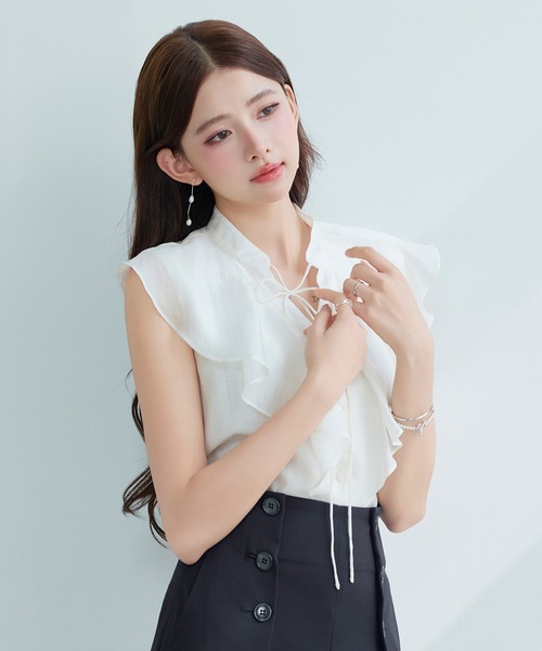 DRESS PLUS(ドレスプラス)の「大きめフリルビッグカラーブラウス(シャツ/ブラウス・レディース・ダークブラウン/ベージュ/ピンク/アイボリー・S/M/L)」の9枚目の写真