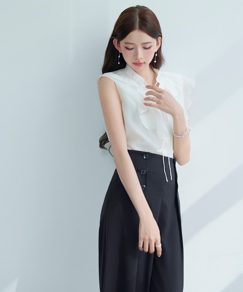 DRESS PLUS(ドレスプラス)の「大きめフリルビッグカラーブラウス(シャツ/ブラウス・レディース・ダークブラウン/ベージュ/ピンク/アイボリー・S/M/L)」の11枚目の写真