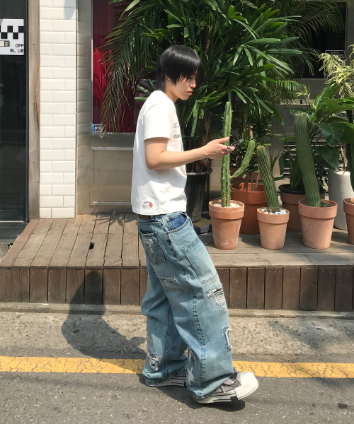 KICHUL(キチョル)の「Square Patch Cut Wide Denim Pants (Mid Blue)(デニムパンツ・レディース・その他・LARGE/SMALL/MEDIUM)」の2枚目の写真