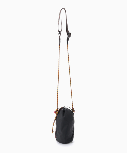 KLATTERMUSEN（クレッタルムーセン）の「KLATTERMUSEN / クレッタルムーセン Algir Bottle Holder（クラッチバッグ・メンズ・ブラック系その他/グレー系その他/ピンク・FREE）」の5枚目の写真