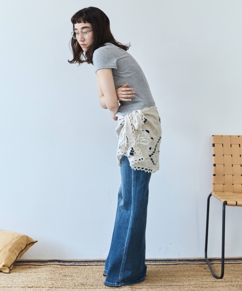 flaeu(フラユ)の「Henley Neck Tee(Tシャツ/カットソー・レディース・ブラウン/ブラック/ホワイト/ライトブルー/グレー・FREE)」の15枚目の写真