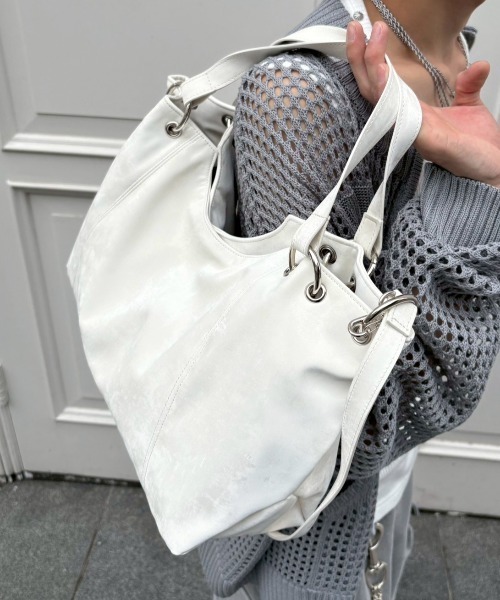 Never mind the XU / Chikashitsu+（ネバーマインド ザ エックスユー / チカシツプラス）の「【nmtc+】Crossbody Shoulder Tote Bag / 【エヌエムティーシープラス】クロスボディショルダートートバッグ（ショルダーバッグ・レディース・ホワイト/シルバー/ブラック・ONE SIZE）」の16枚目の写真