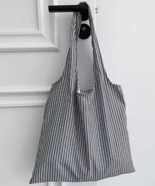 ammy.(エイミードット)の「【 ammy. / エイミードット 】 ストライプ ビッグ ショルダーバッグ(ショルダーバッグ・レディース・ホワイト×ブルー/ブルー/ブラック・FREE)」の1枚目の写真