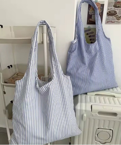 ammy.(エイミードット)の「【 ammy. / エイミードット 】 ストライプ ビッグ ショルダーバッグ(ショルダーバッグ・レディース・ホワイト×ブルー/ブルー/ブラック・FREE)」の12枚目の写真