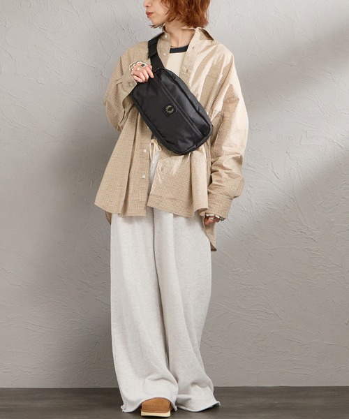 FRED PERRY（フレッドペリー）の「【WEB限定】[FRED PERRY/フレッドペリー] クリンクル ナイロン クロスボディバッグ（ボディバッグ/ウエストポーチ・レディース・ブラック・ONE SIZE）」の13枚目の写真