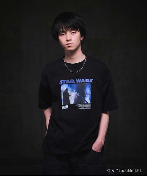 STAR WARS(スターウォーズ)の「STAR WARS Photo Tee / スター・ウォーズ フォトT(Tシャツ/カットソー・メンズ・ブラック/ホワイト/チャコールグレー・M/L)」の2枚目の写真