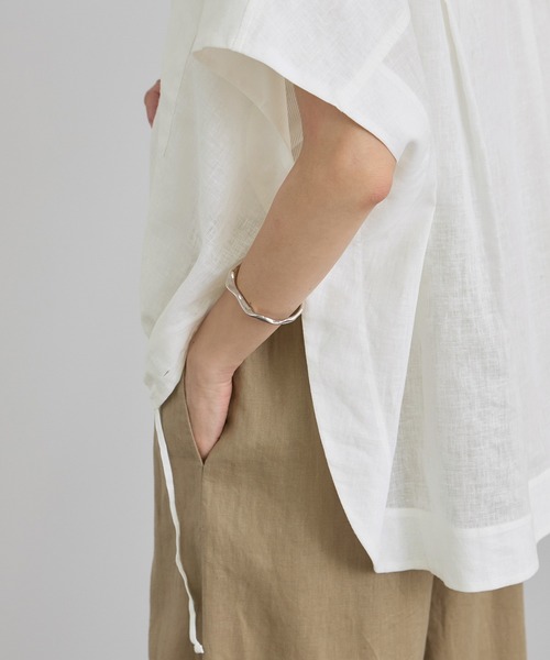 SALON adam et rope'(サロン アダム エ ロペ)の「【WEB限定】ドロストヘムフレンチスリーブシャツ(シャツ/ブラウス・レディース・ホワイト/ベージュ/サックスブルー・FREE)」の13枚目の写真