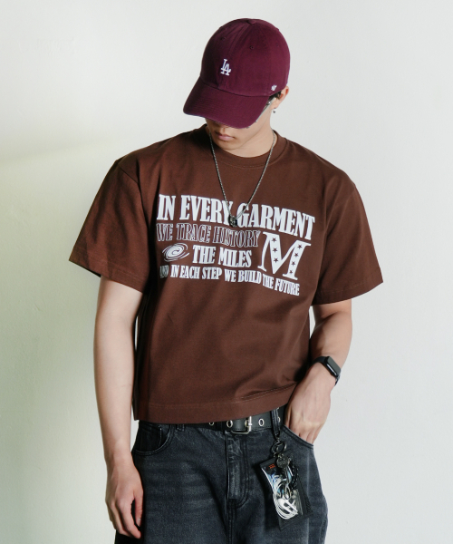 THE MILE(ザマイル)の「エブリガメンツ クロップクルーネック_ダークブラウン(Tシャツ/カットソー・メンズ・その他・SMALL/MEDIUM/LARGE/X-LARGE)」の1枚目の写真