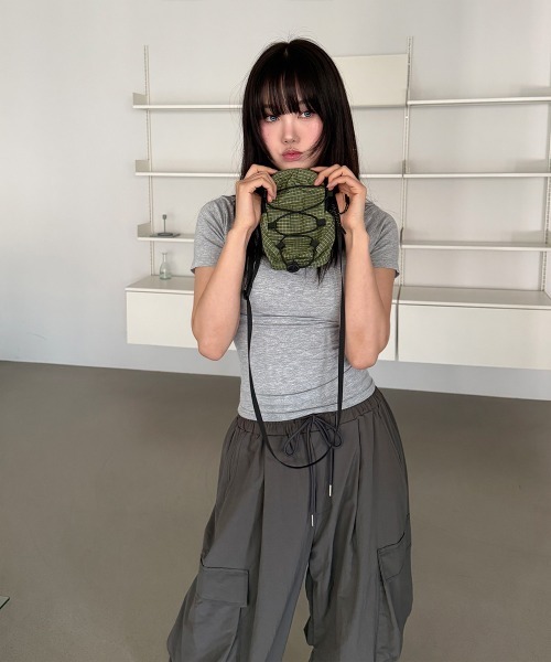 4INT.(フォイント)の「チェック ナイロン サコッシュ ミニ ショルダーバッグ(ボディバッグ/ウエストポーチ・レディース・ブラック/カーキ/グレー・FREE)」の17枚目の写真
